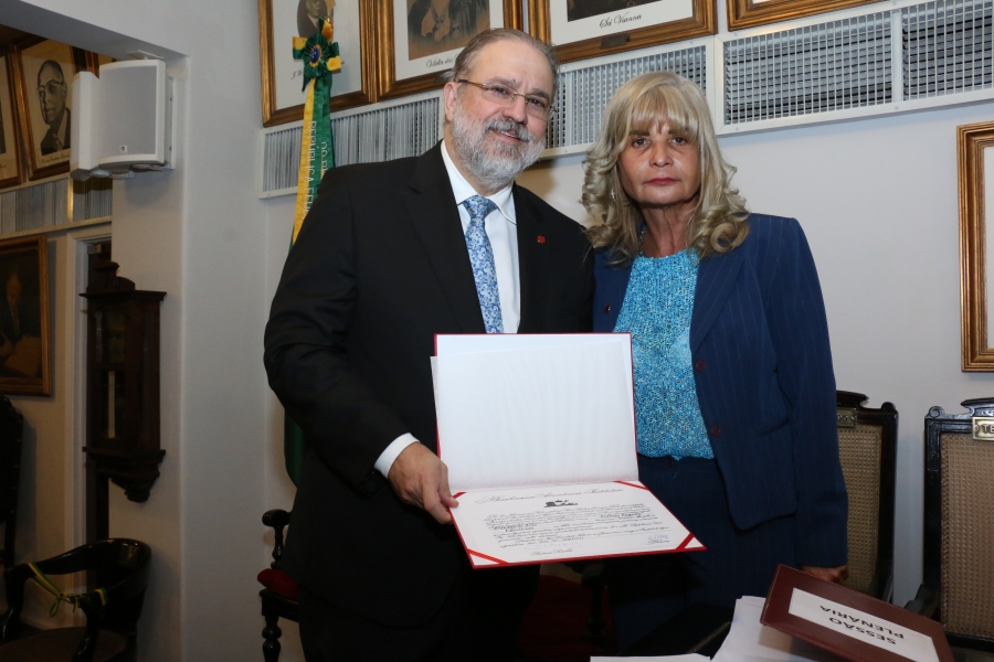 Rita Cortez integra mesa de honra na posse da nova Diretoria da Fierj – AJS